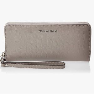 BRAND NEW Micheal Kors large travel wallet
